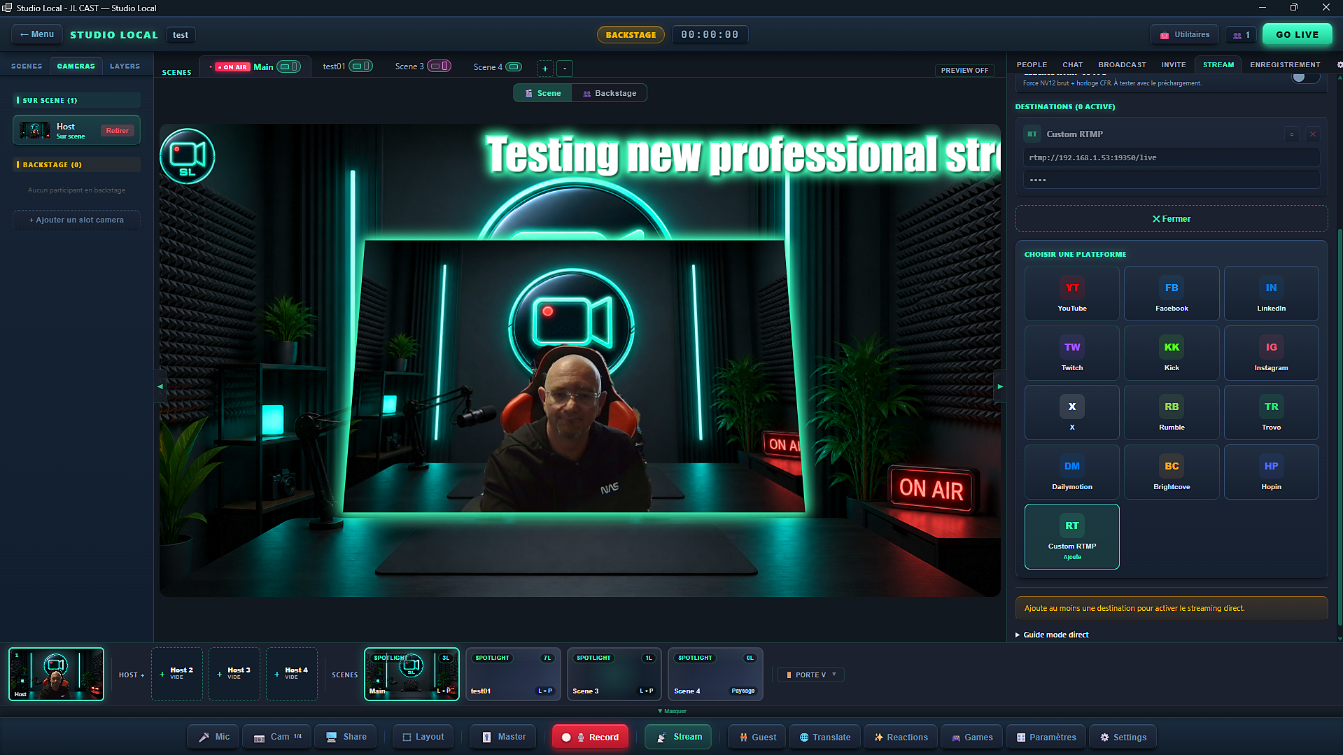 Panneau Stream deroule : les 13 plateformes predefinies et l'entree RTMP personnalisee